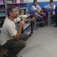 Prefeitura de Caraguatatuba recebe educador do CEBIMar para realizar palestra em escola pública municipal